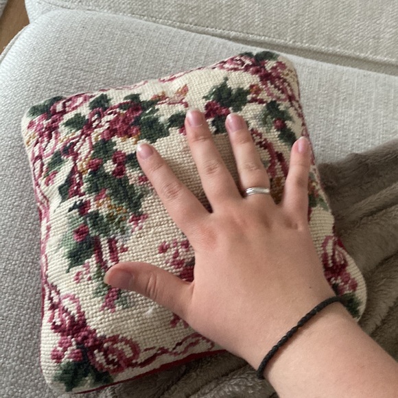 Needlepoint mini pillow - Picture 6 of 6